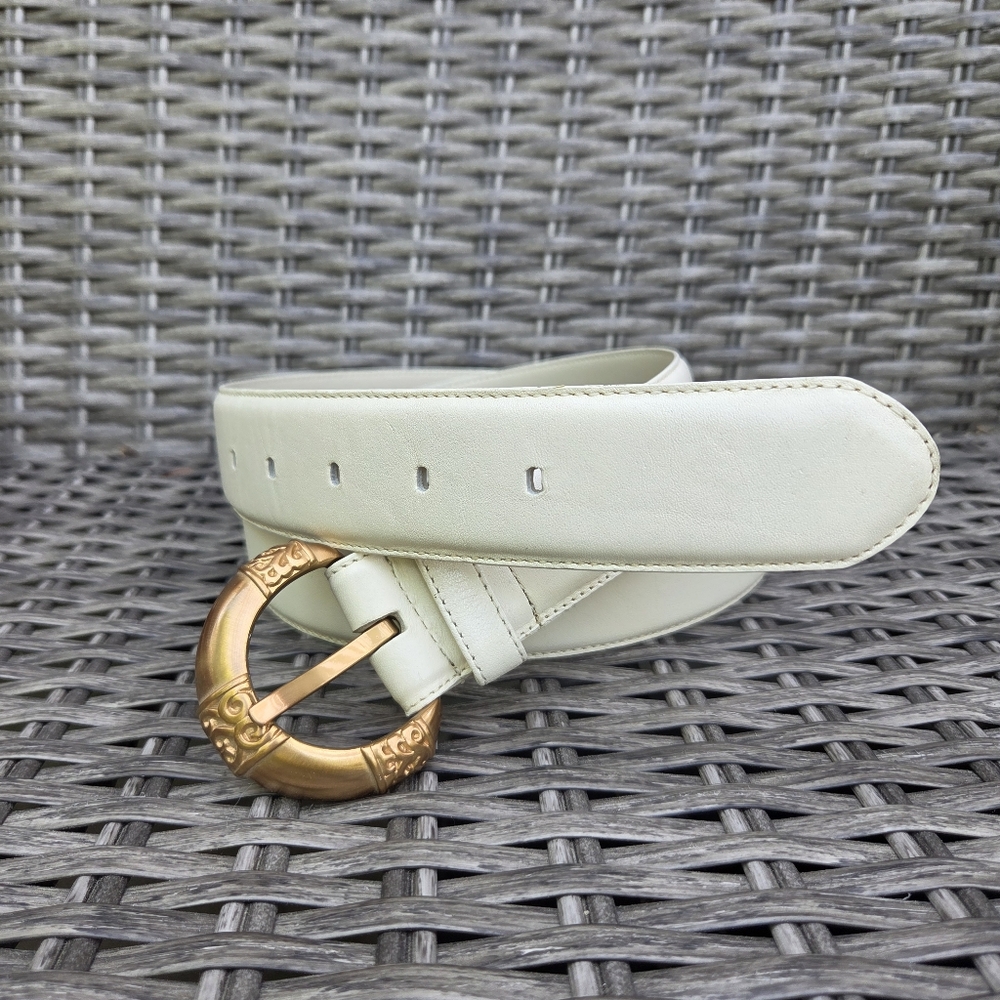 Vintage 1990 White Liz Claiborne Leather Belt With Gold Tone Buckle In Size 3